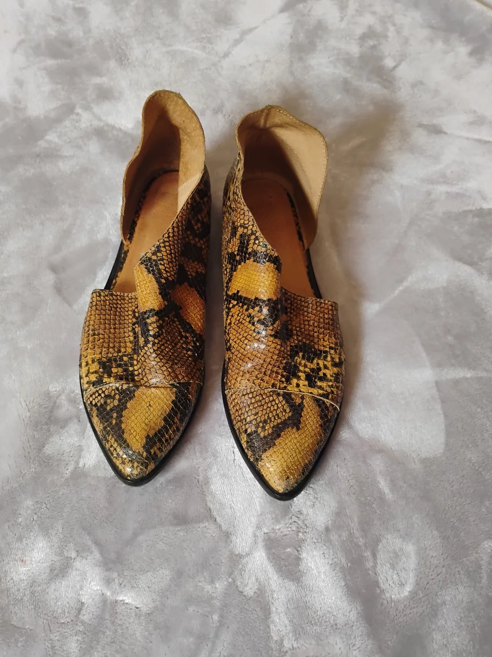 .Free People Royale Flat Snakeskin Python Leather Shoes Cutout Flats Sz 39 / 8.5